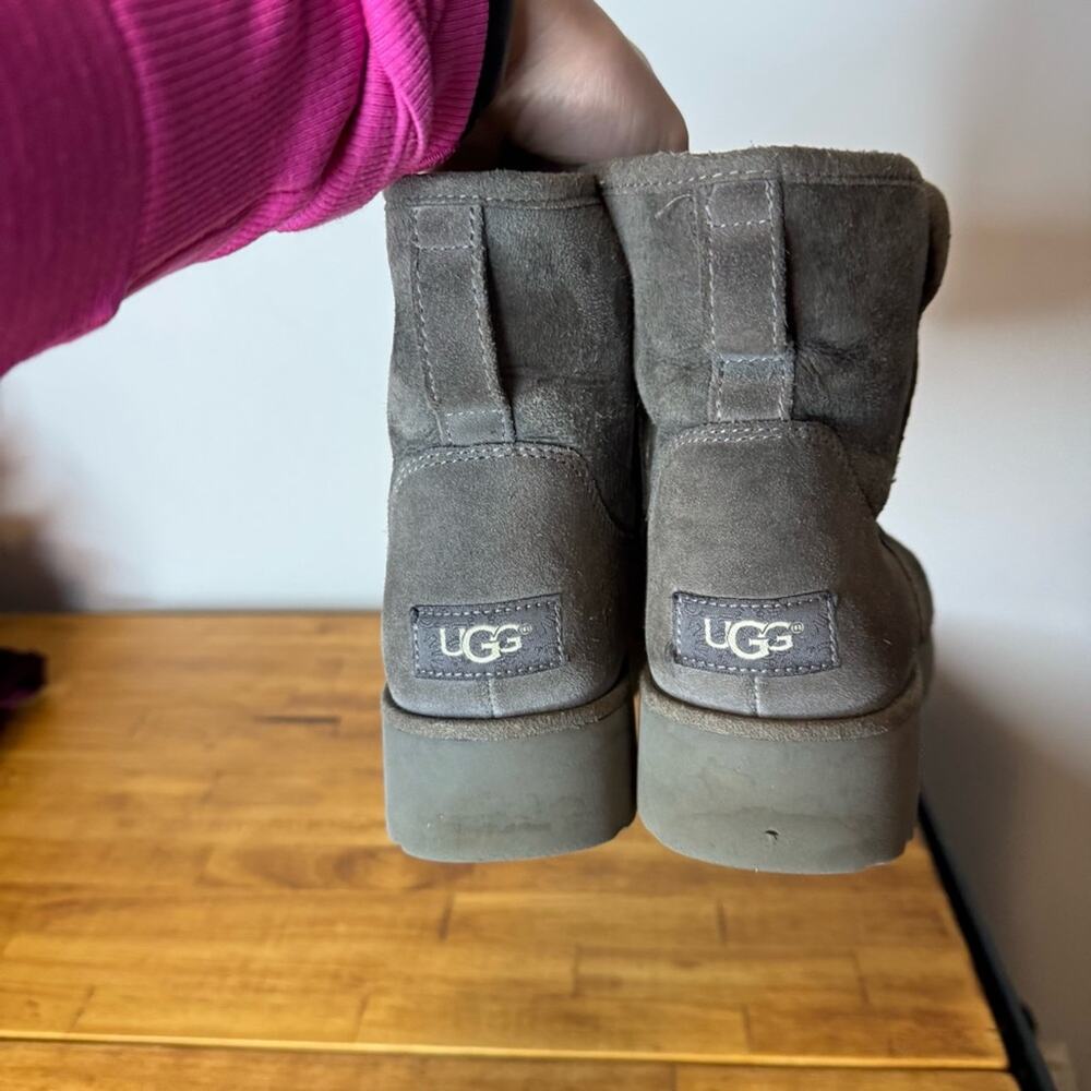 Ugg Kristin Wedge Platform Grey Shearling Lined Pull On Boots Size 8 - Picture 5 of 7